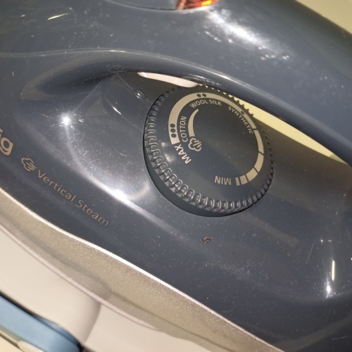 Ecost customer return H.Koenig V85 Steam Iron Station - Image 4