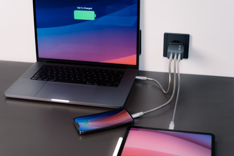 Verbatim 32201 GaN Charger 65W 3-Port, USB-A/USB-C, EU/UK/US Plug, Grey/Black