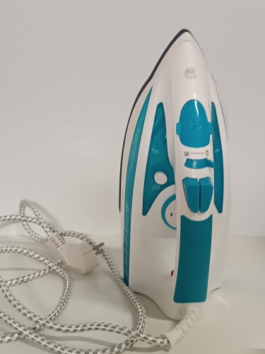 Ecost Customer Return, Russell Hobbs Steam Iron Supreme Steam Pro (2600 watt, 140 g/min extra steam