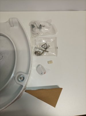 Ecost customer return Cornat Safeline 2.0 toilet seat  classic white look  easycare Duroplast  raise