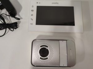 Ecost customer return Legrand, WiFi Video Door Intercom Kit with 2 Wire Connection, 7 Inch High Glos