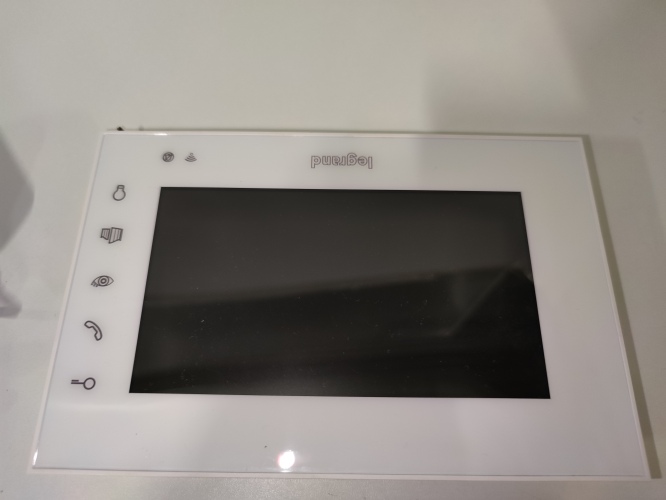 Ecost customer return Legrand, WiFi Video Door Intercom Kit with 2 Wire Connection, 7 Inch High Glos