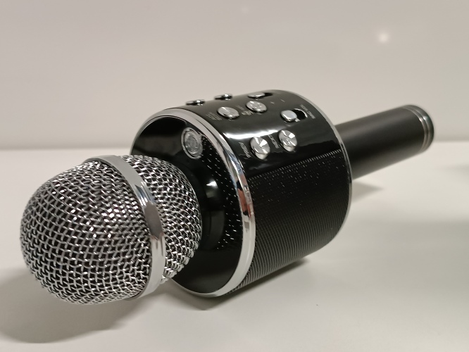 Ecost Customer Return Xtreme 27837 Microphone Speaker with Built-in Bluetooth Portable Black