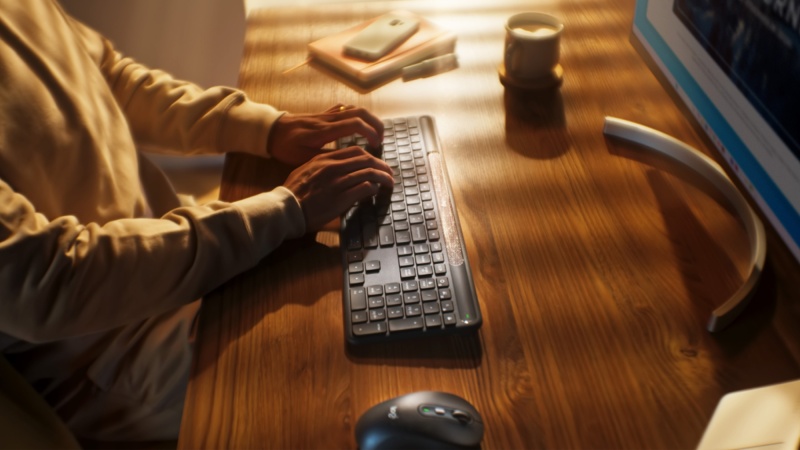 Logitech Signature Slim Solar+ K980 Wireless Keyboard, RF Wireless+Bluetooth, US Int, Graphite