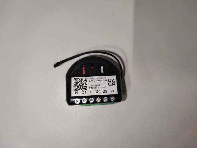 Ecost customer return FIBARO Roller Shutter 3 / ZWave Plus Smart Home Roller Shutter Switch FGR223