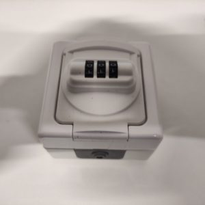 Ecost customer return Kopp BlueElectric 109802008 SurfaceMounted Wet Room Protective Contact Socket