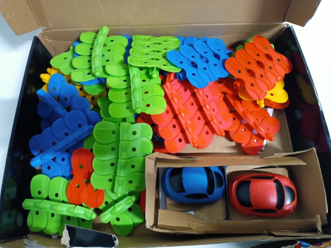 Ecost Customer Return Smoby FleXtreme Car Racing Track Starter Set - 184 Rails + Racing Car, Race Tr