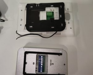 Ecost customer return Legrand, WiFi Video Door Intercom Kit with 2 Wire Connection, 7 Inch High Glos
