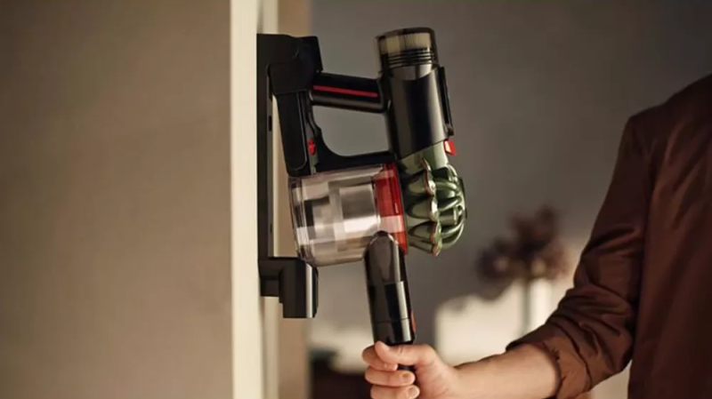 Dyson V8 Cyclone Cordless vacuum cleaner, Black/Green - Image 4