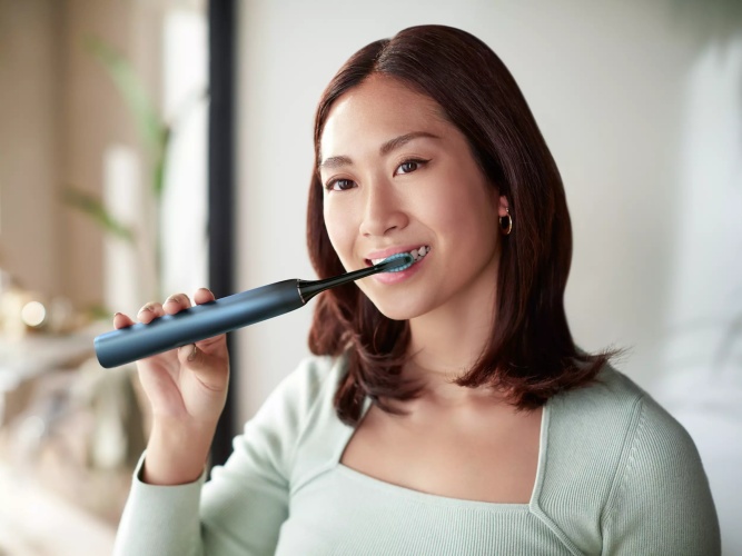 Philips Sonicare DiamondClean 9000 Series HX9911/88 Electric Toothbrush, Black/Blue - Image 3