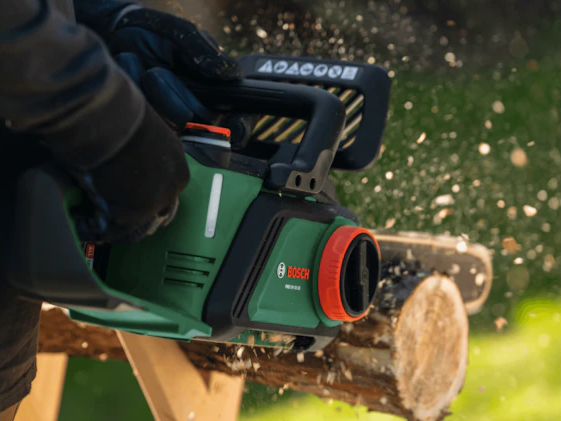 Bosch PKE18V-30-28 Battery Chainsaw (1x4.0 Ah battery + AL 18V-44 CV Charger) - Image 5